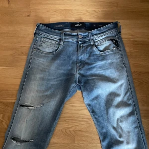 Replay jeans  - Säljer dessa snygga Replay anbass i storlek 30/32 i väldigt fint skick