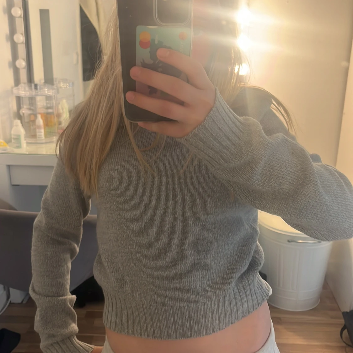 Grå stickad tröja - 2