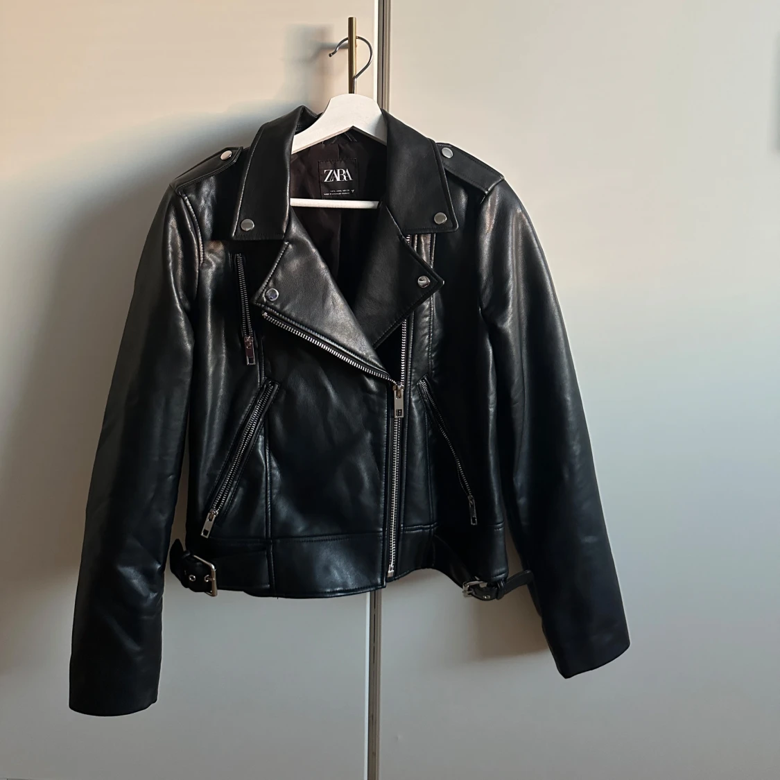 Svart skinnjacka från Zara - nyskick