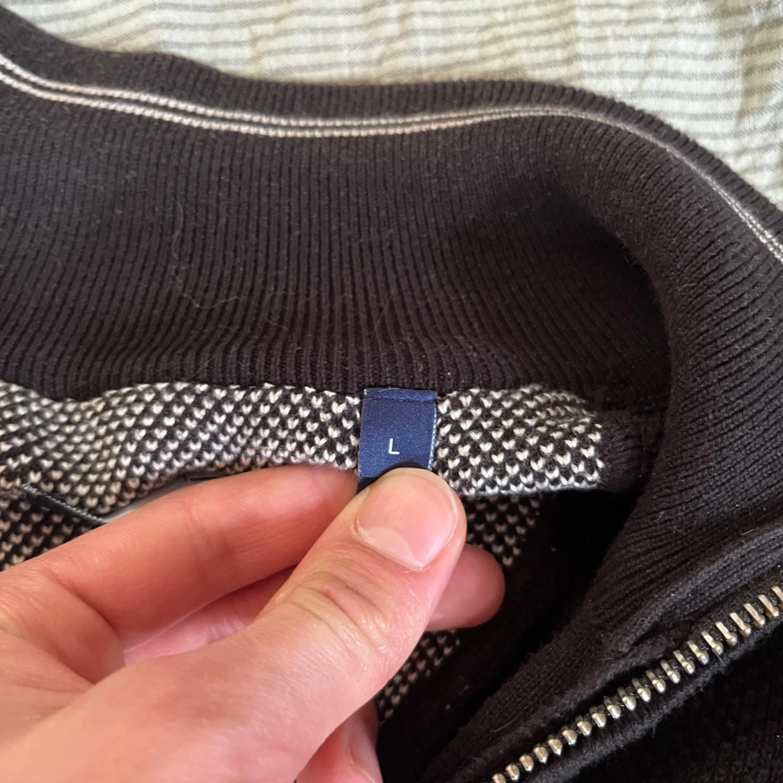 Svart stickad halvzip-tröja från GANT - 1