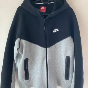 Grå svart nike tech - Nike tech grå svart