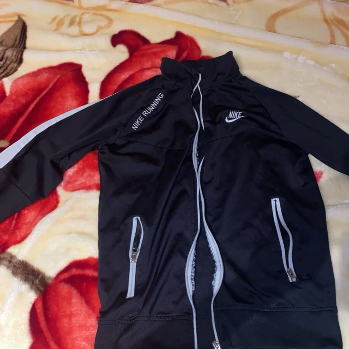 Svart träningsjacka från Nike