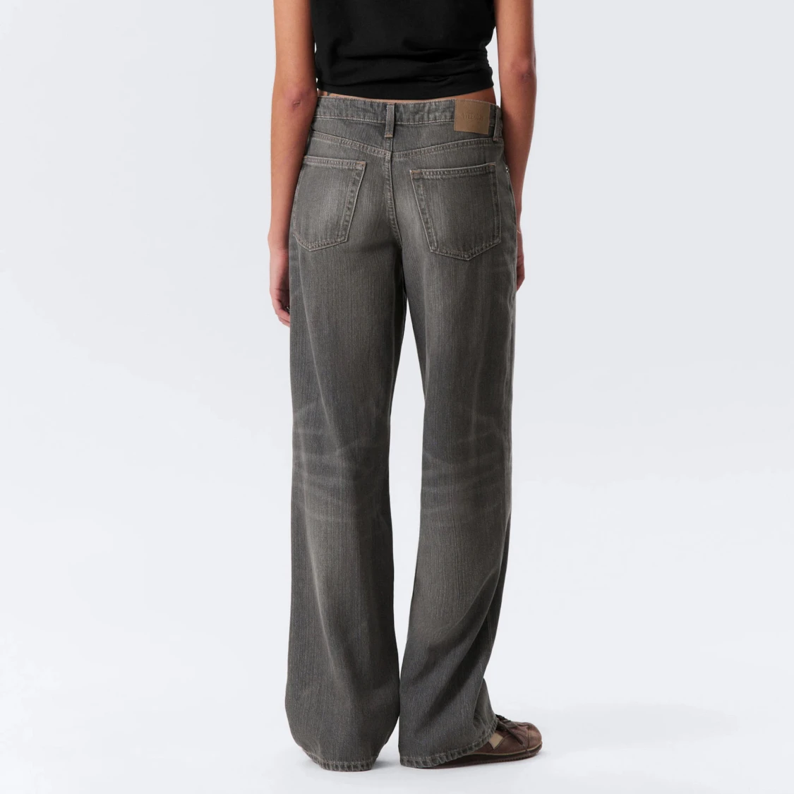 Gråa lågmidjade flare/bootcut jeans från weekday