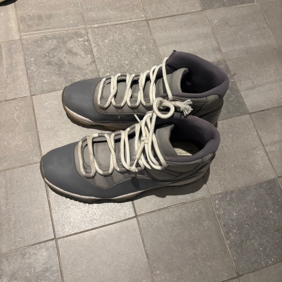 Gråa sneakers Nike Air Jordan 11 - 1