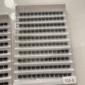 Individuella lösögonfransar i svart - Säljer flera förpackningar med individuella lösögonfransar i svart. Fransarna är tätt packade i rader och passar perfekt för att bygga upp en naturlig eller dramatisk look. Kommer i plastförpackning och är i 8mm
