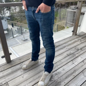 Acne studios jeans ”blå konst” - Acne studios jeans ”blå konst” ett par lite mer exklusiva jeans. I storleken w30l32 i skicket 8/10 (knappt använda). Pris kan diskuteras, skriv gärna vid intresse