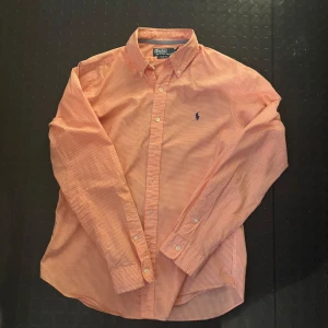 Ralph lauren - Ralph lauren skjorta i bra skick. Skickas snabbt och önskar helst snabb affär