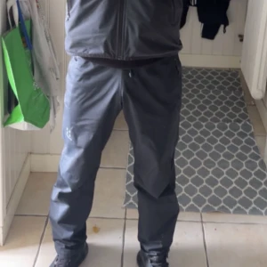 Haglöfs byxor - Haglöfs byxor i bra skick men ena fickans dragkedja är sönder säkert något man kan fixa lätt hör av er för mer bilder
