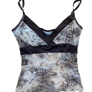 y2k vintage Beige och brun mönstrad linnetopp - Linne, Strl 36 men passar en XS också! 