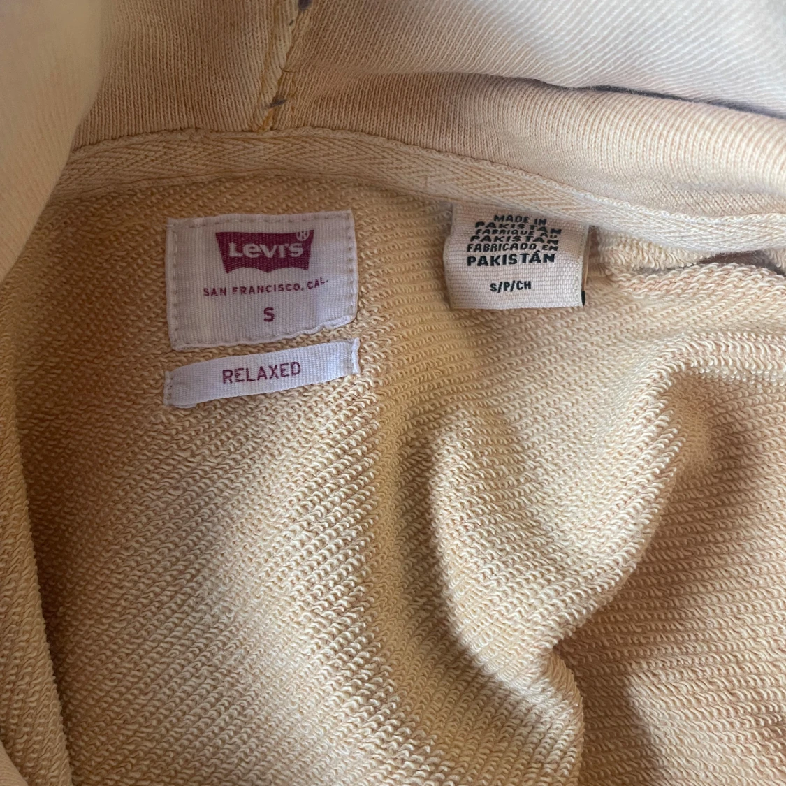 Gul hoodie från Levi's - 1