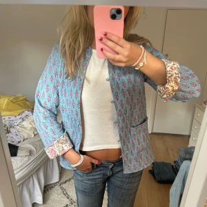 Quiltad beddjacka - Såååå fin quiltad bedd-jacka! Går att ha på två sätt 🥰🥰