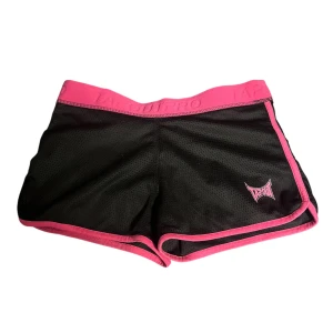 tapout shorts - perfekt till sommarn eller till gymmet! väldigt tunna så man blir inte helt svettig i dem😛 använd ett par gånger. storlek M men passar som XS elle S
