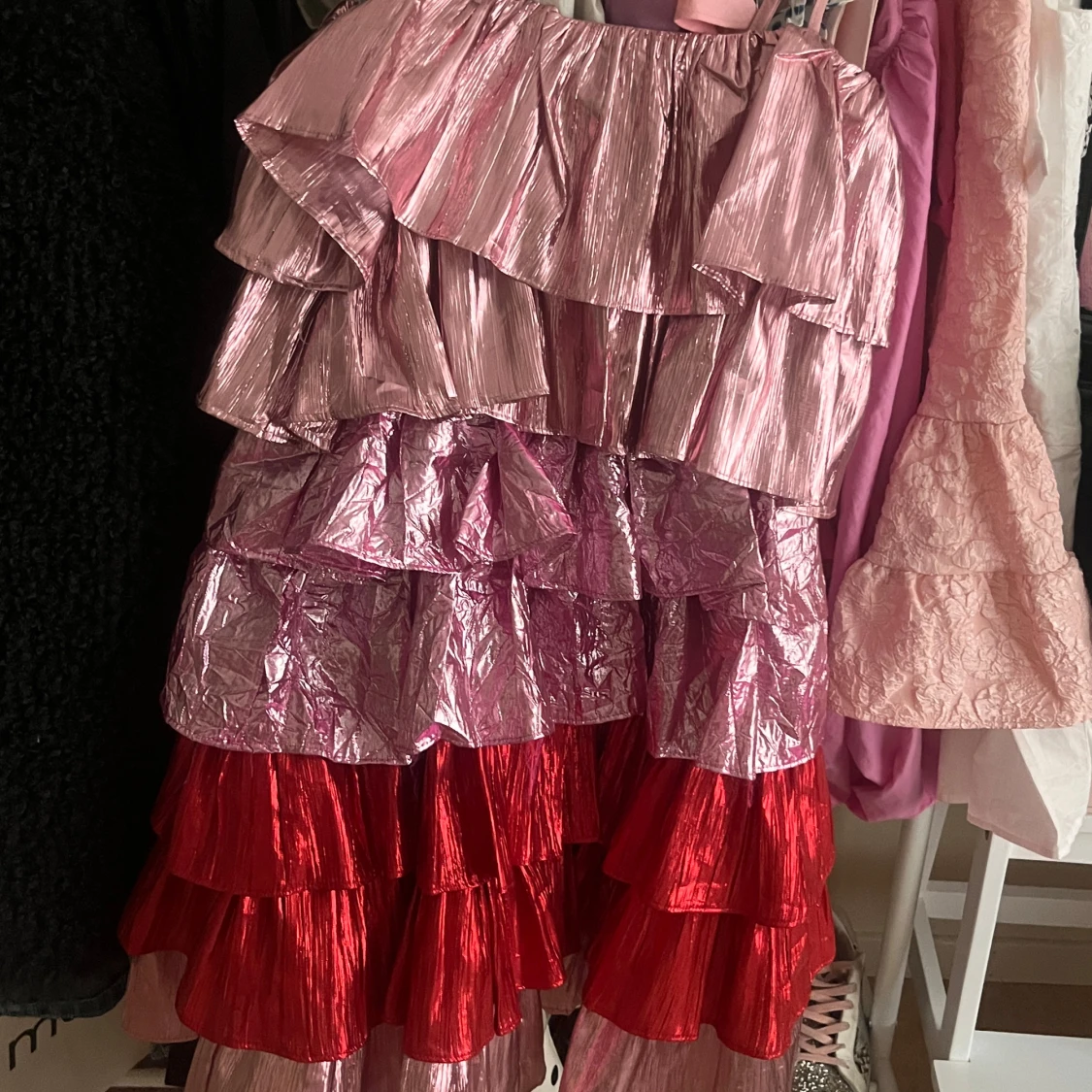 Trendig volangklänning - 1