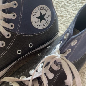 Converse skor - Så snygga converse! Inte mycket använda alls. Säljer för 200kr 