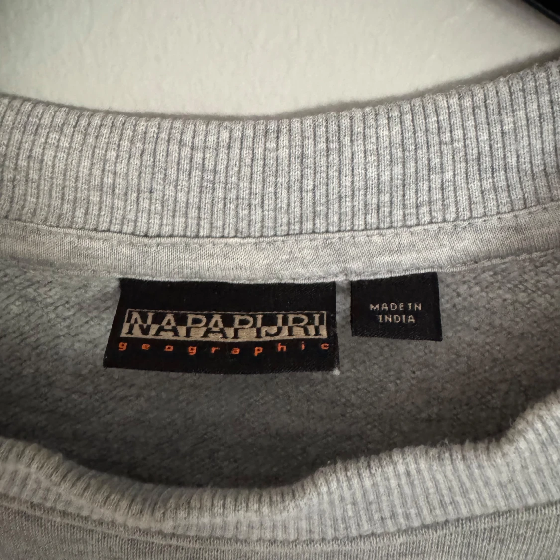 Grå sweatshirt från Napapijri - 1