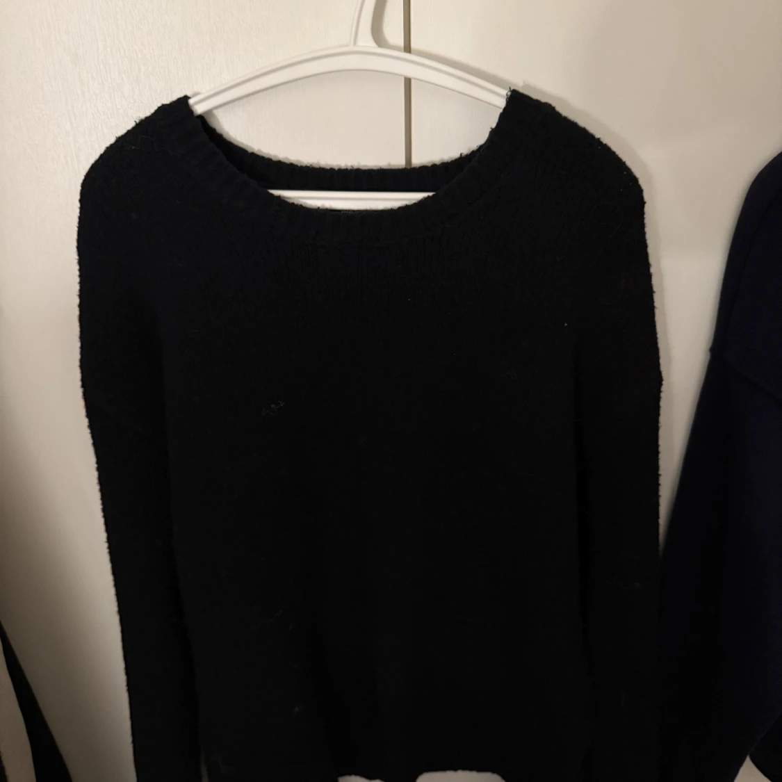 Svart stickad tröja från BikBok