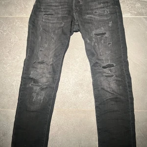 Jack and Jones jeans  - Hej säljer mina Jack and Jones jeans i storleken 28/30 skick 9/10 hör av dig vid minsta fundering ☺️