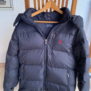 Ralph lauren jacka - Försiktigt använd, cond 9/10 Storlek M, köparen står för frakten