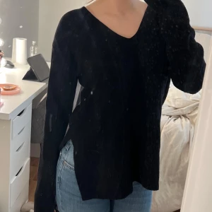 Tröja - Super fin och skön tröja med slit på sidorna från hm☺️