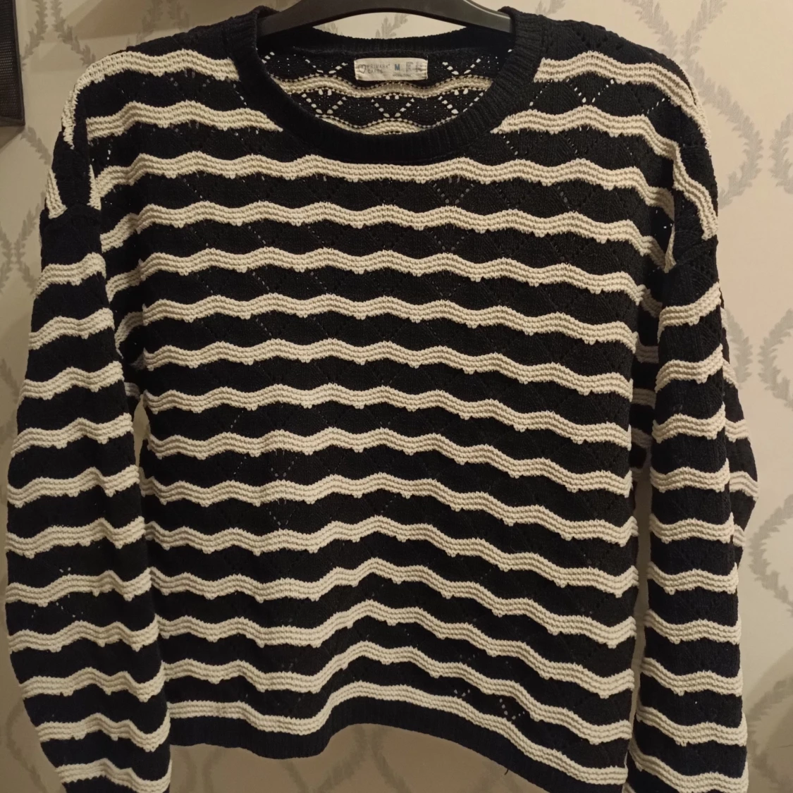 Randig stickad tröja 