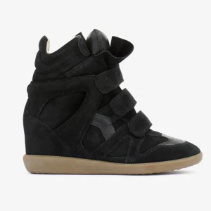 Isabel Marant Skor - Jätte snygga Isabel Marant skor❤️Skorna är i helt nytt skick. Fråga gärna om fler bilder eller annat🫶🏼🫶🏼