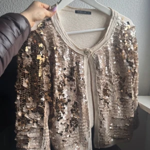 Paljett kofta - Paljett kofta!  använd 2 gånger