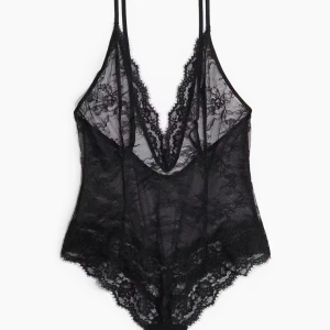 Spetsbody - Helt ny och oanvänd body från H&M i Stl S (slutsåld i den storleken)!🫶🏼 lapp och skyddsplast är kvar på