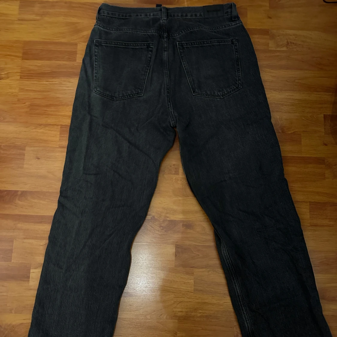 Svarta jeansbyxor - 1