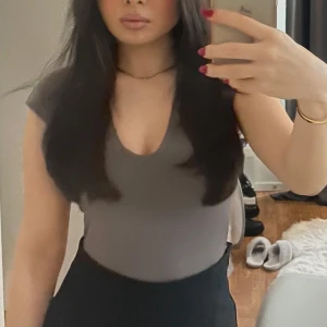 V-ringad body - Säljer denna snygga bodyn precis som ny😍🤩