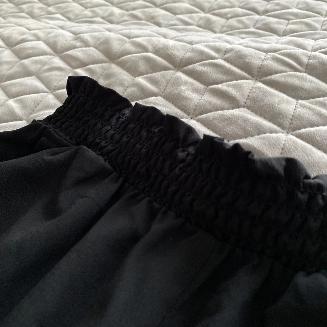 Svarta wide byxor från H&M - 3