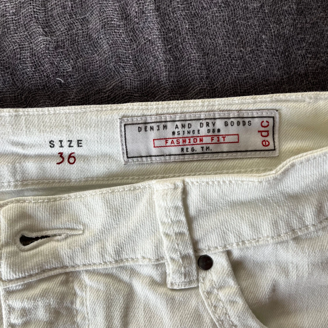 Vit lågmidjad jeanskjol  - 2