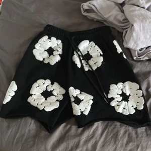 Svarta shorts från Denim Tears S - Priset kan diskuteras vid snabb affär ny pris 500