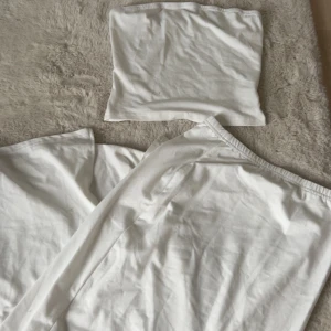 Vit långkjol i bomull - Enkel och stilren vit långkjol i mjuk bomull med resår i midjan. Perfekt för en chill och avslappnad look under varma dagar. Kjolen är rak i modellen och passar till många olika toppar.