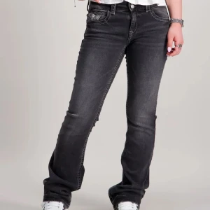Lågmidjade jeans - Lowwaist mörkgråa / ljus svarta jeans från Gina tricot i storlek 170