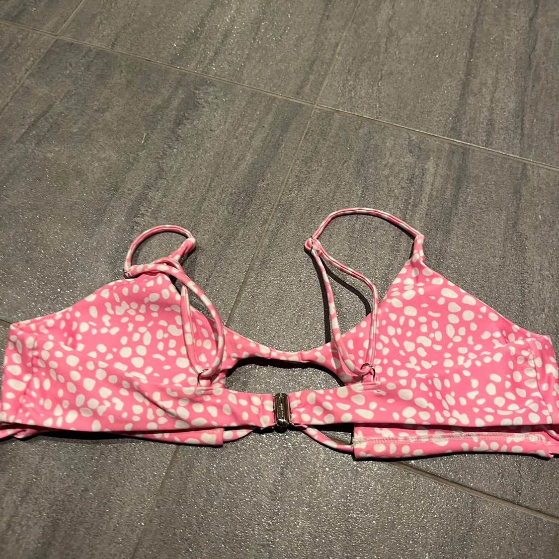 Rosa bikiniöverdel med vita prickar - 2