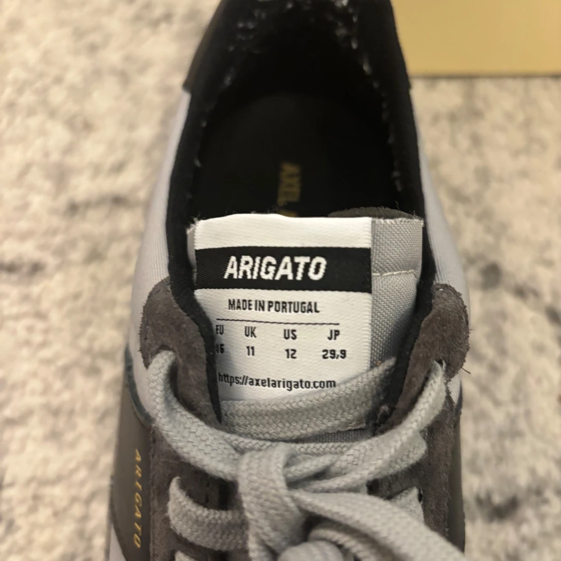 Grå sneakers från Axel Arigato - 4