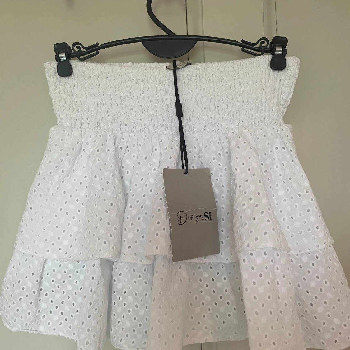 Vit volangkjol från Design by Si