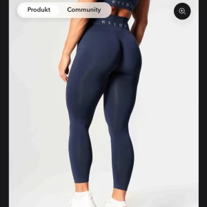 Relode Tights - Prime Scrunch Tights i färgen Blå från relode. Så sjukt snygga och bekväma! Använda 2 gånger så väldigt bra skick, perfekta för gymmet😍😍Nypris: 699 kr