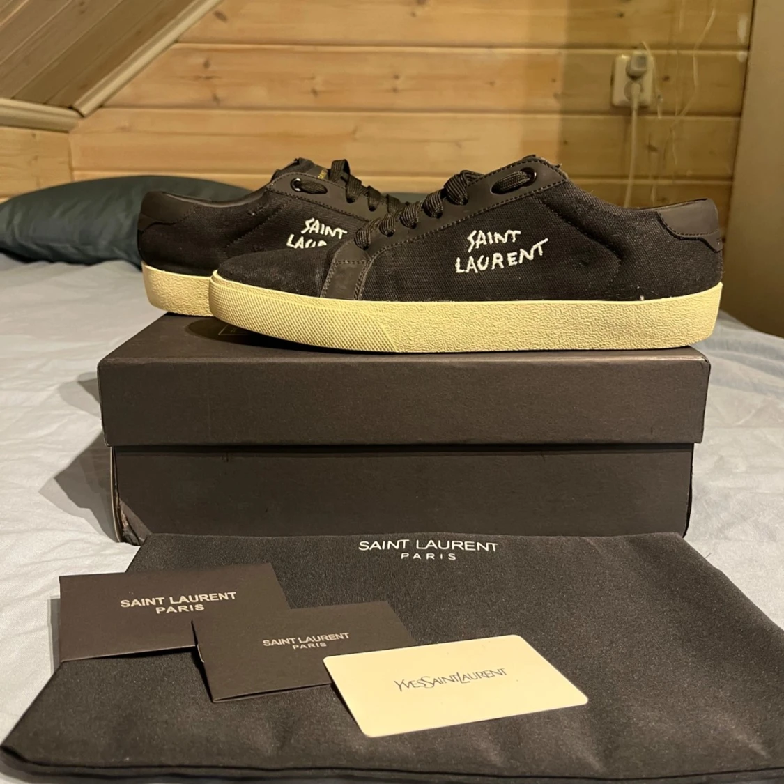 Svarta sneakers från Saint Laurent