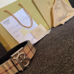 Burberry bälte - Burberry bälte i bra skick och äkta med kvitto