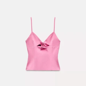 Zara topp  - Säljer denna söta Zara topp då jag inte tycker den passar mig, endast använd 1 gång🩷