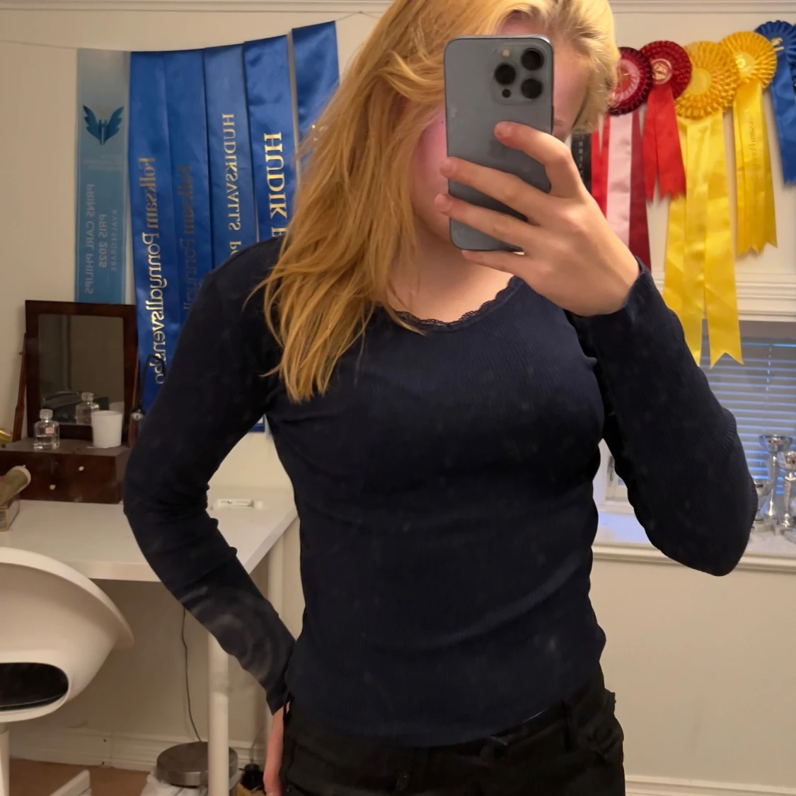 Mörkblå ribbad långärmad topp