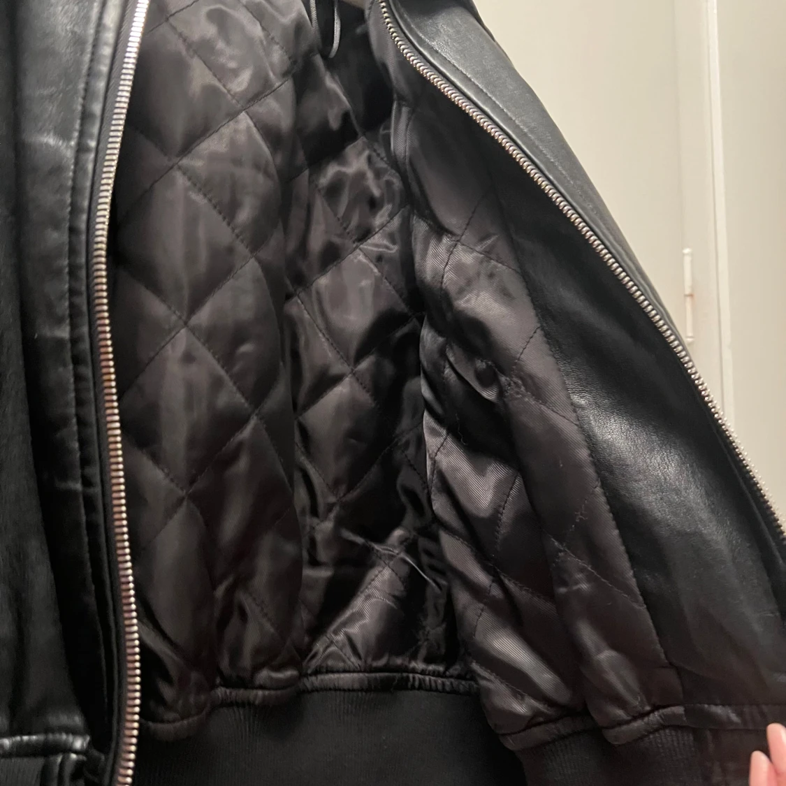 Svart skinnjacka, storlek L - 1