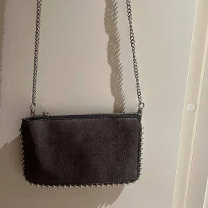 Väska - Super fin liten väska från zara i nyskick