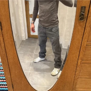 Replay jeans  - Ett par snygga jeans från Replay i storlek W34 L32 i modellen Anbbas 