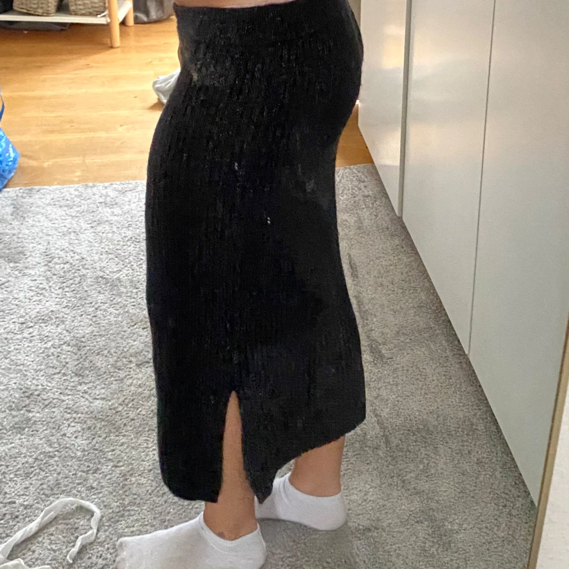 Svart ribbad stickad långkjol - 1