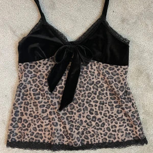 Babydoll topp - Svart och leopard babydoll topp i ny skick💫