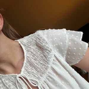 Söt blus från Zara - Jättesöt blus från Zara i storlek S!