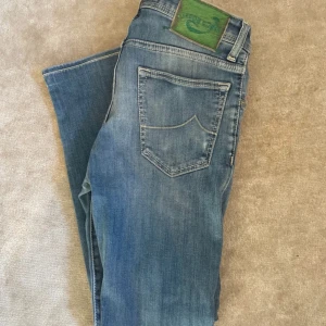 Jacob Cohen - Jacob Cohen  Size-30 Bra skick Förkortade lite gran, inget som syns