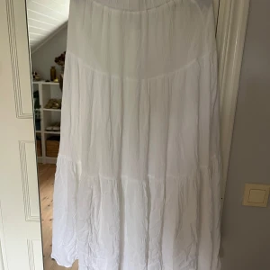 Maxikjol - Säljer denna oanvända maxikjolen från Zalando köpt för 329